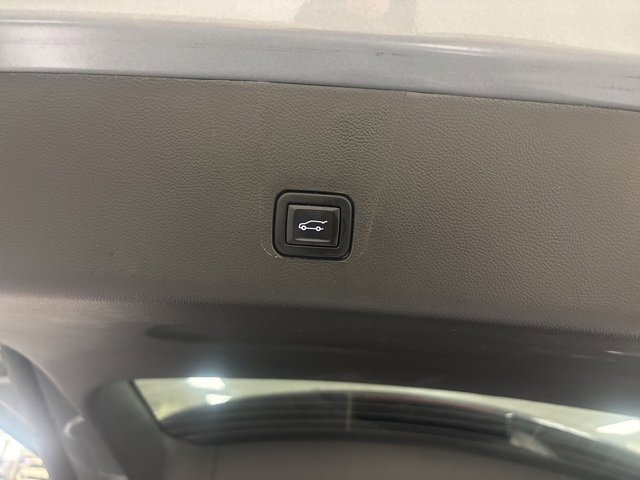 Used 2023 Chevrolet Traverse Premier w/ Redline Edition image 12