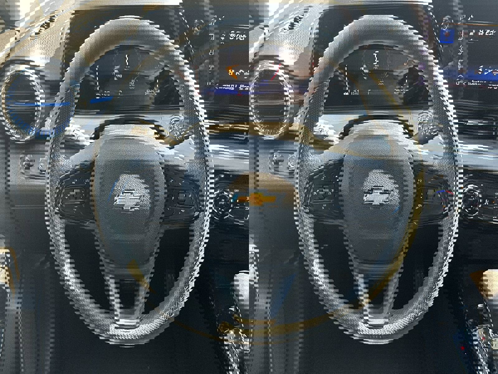 Used 2025 Chevrolet Trax LT image 19