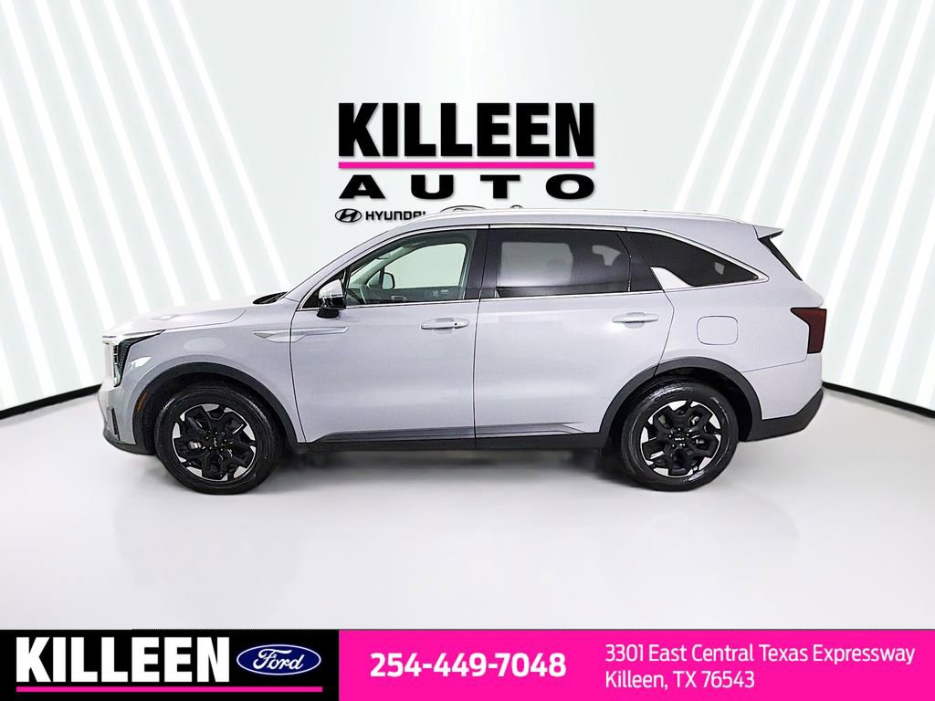 Used 2025 Kia Sorento S image 4