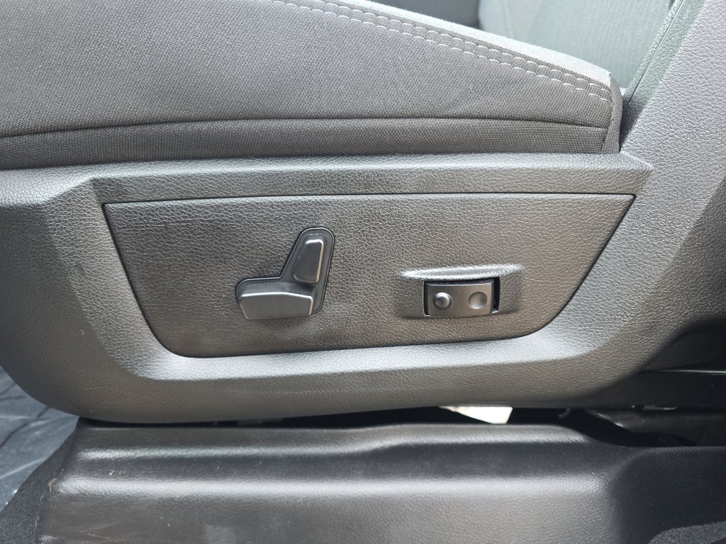 Used 2024 RAM 2500 Big Horn w/ Bed Utility Group image 24