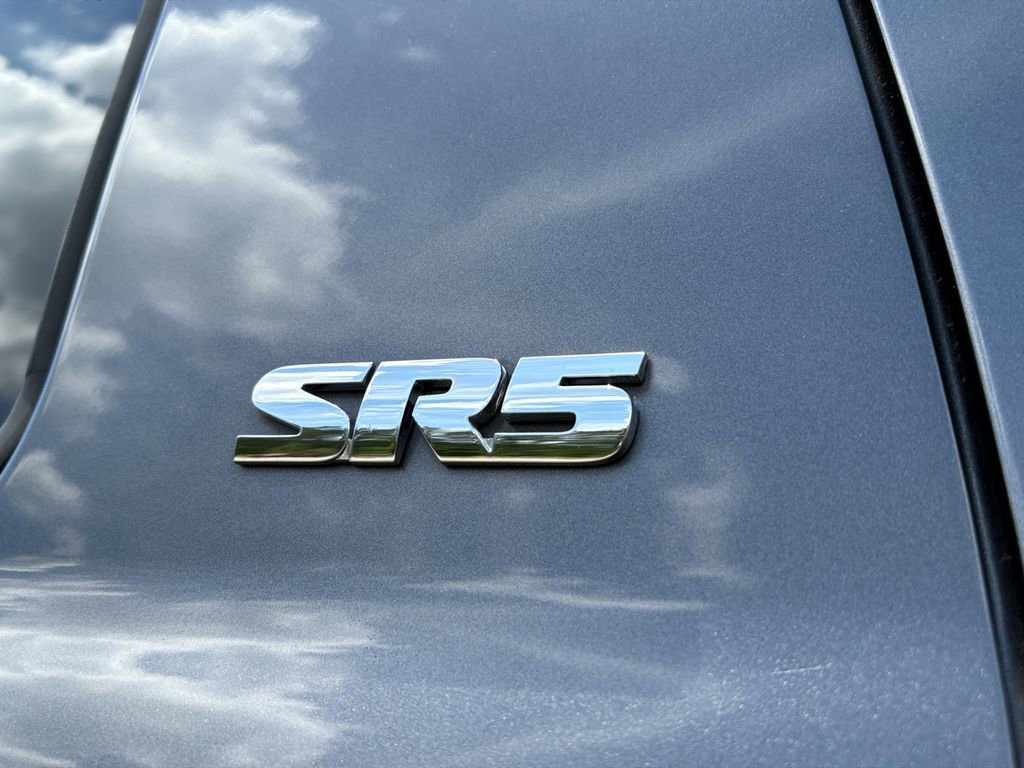 Used 2017 Toyota Tundra SR5 w/ SR5 Upgrade Package image 8