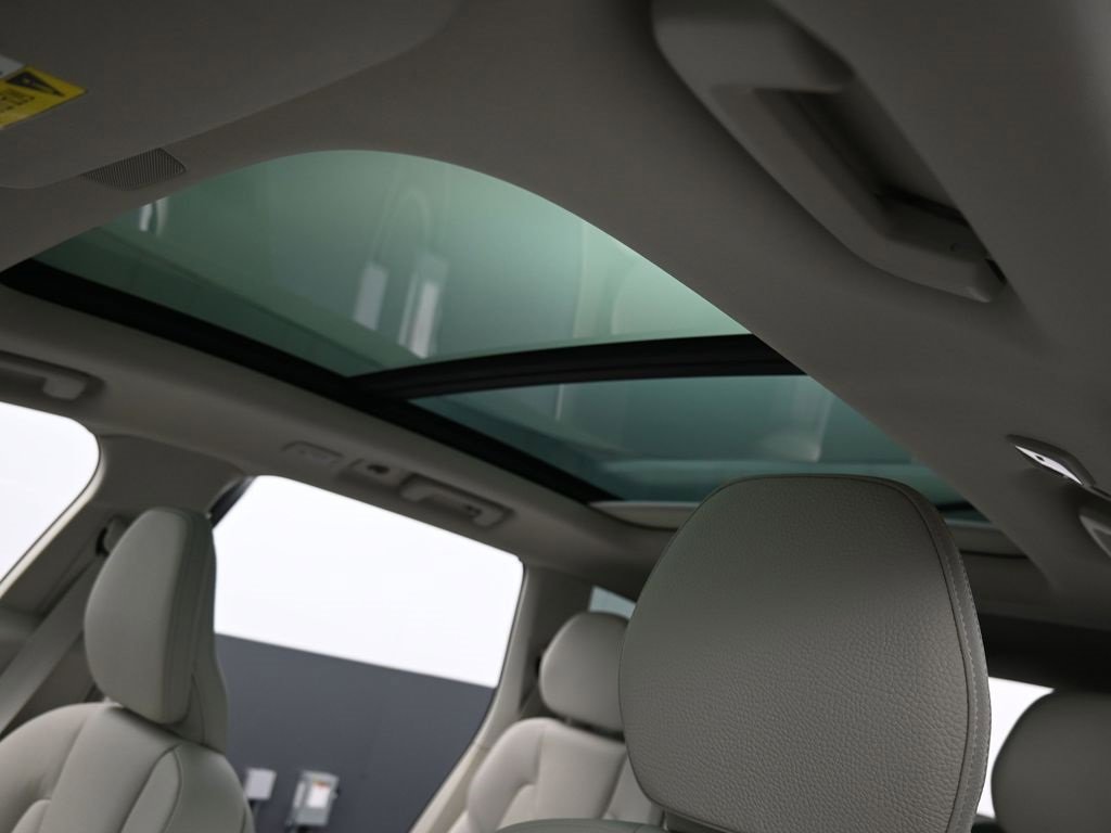 New 2025 Volvo XC90 T8 Plus w/ Protection Package Premier image 30