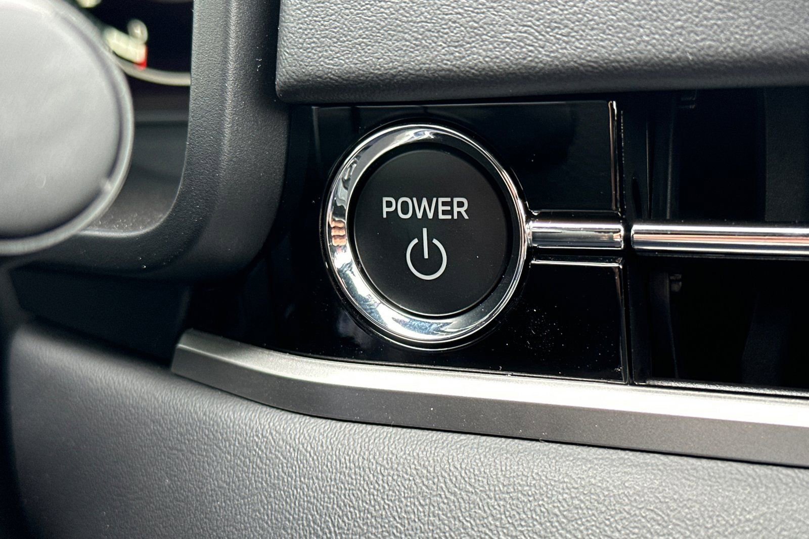 New 2025 Mitsubishi Outlander SEL image 22