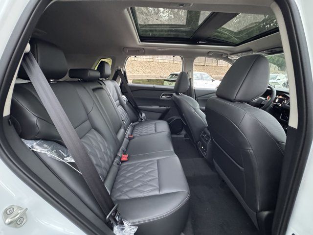 New 2026 Nissan Rogue Platinum w/ Platinum Premium Package AWD/4WD image 11