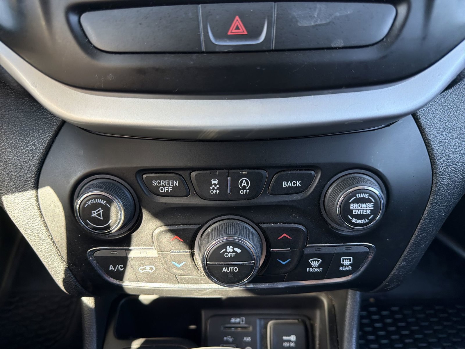 Used 2017 Jeep Cherokee Trailhawk w/ Comfort/Convenience Group AWD/4WD image 20