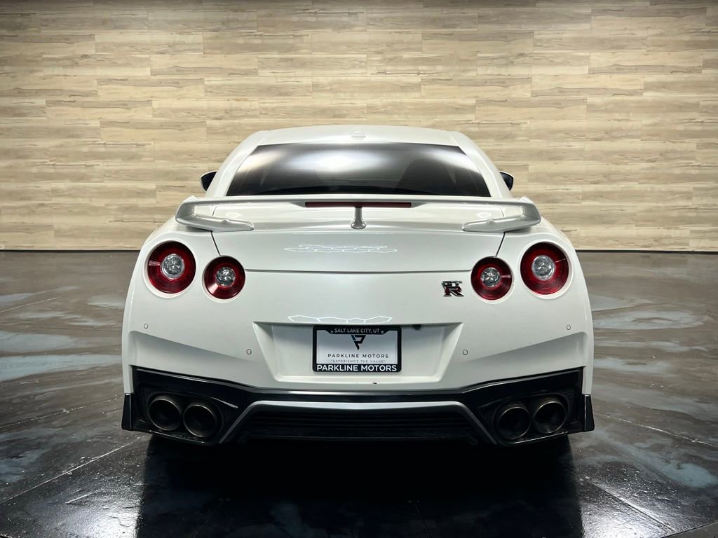 Used 2017 Nissan GT-R Premium image 18