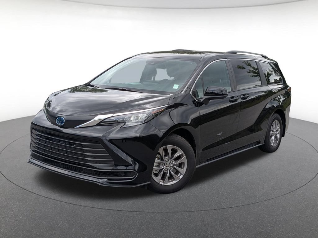 Used 2025 Toyota Sienna LE w/ LE Plus Package