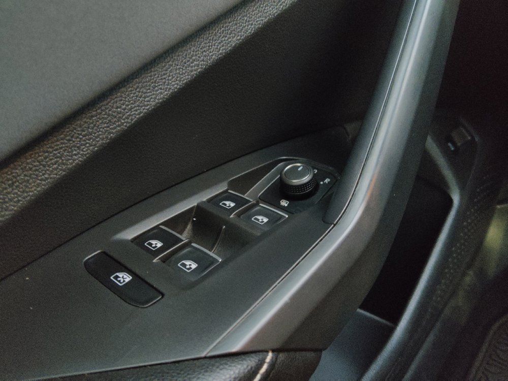 Used 2025 Volkswagen Jetta SE w/ Sunroof Package FWD image 27