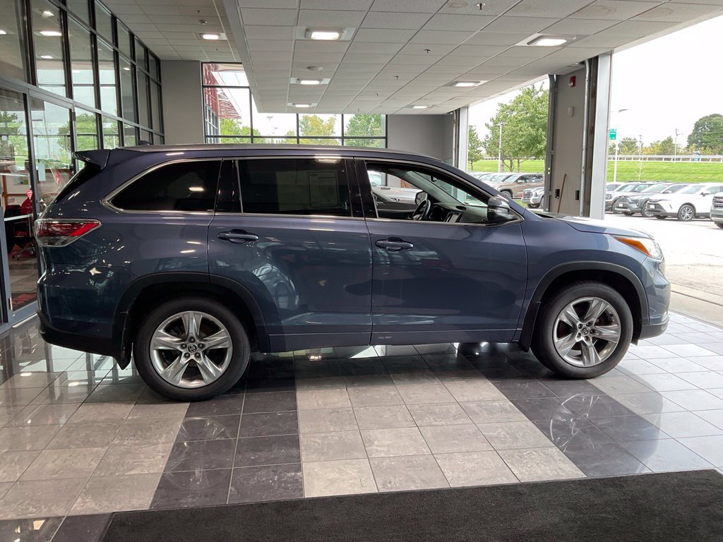 Used 2016 Toyota Highlander Limited w/ Driver Technology Package AWD/4WD image 6