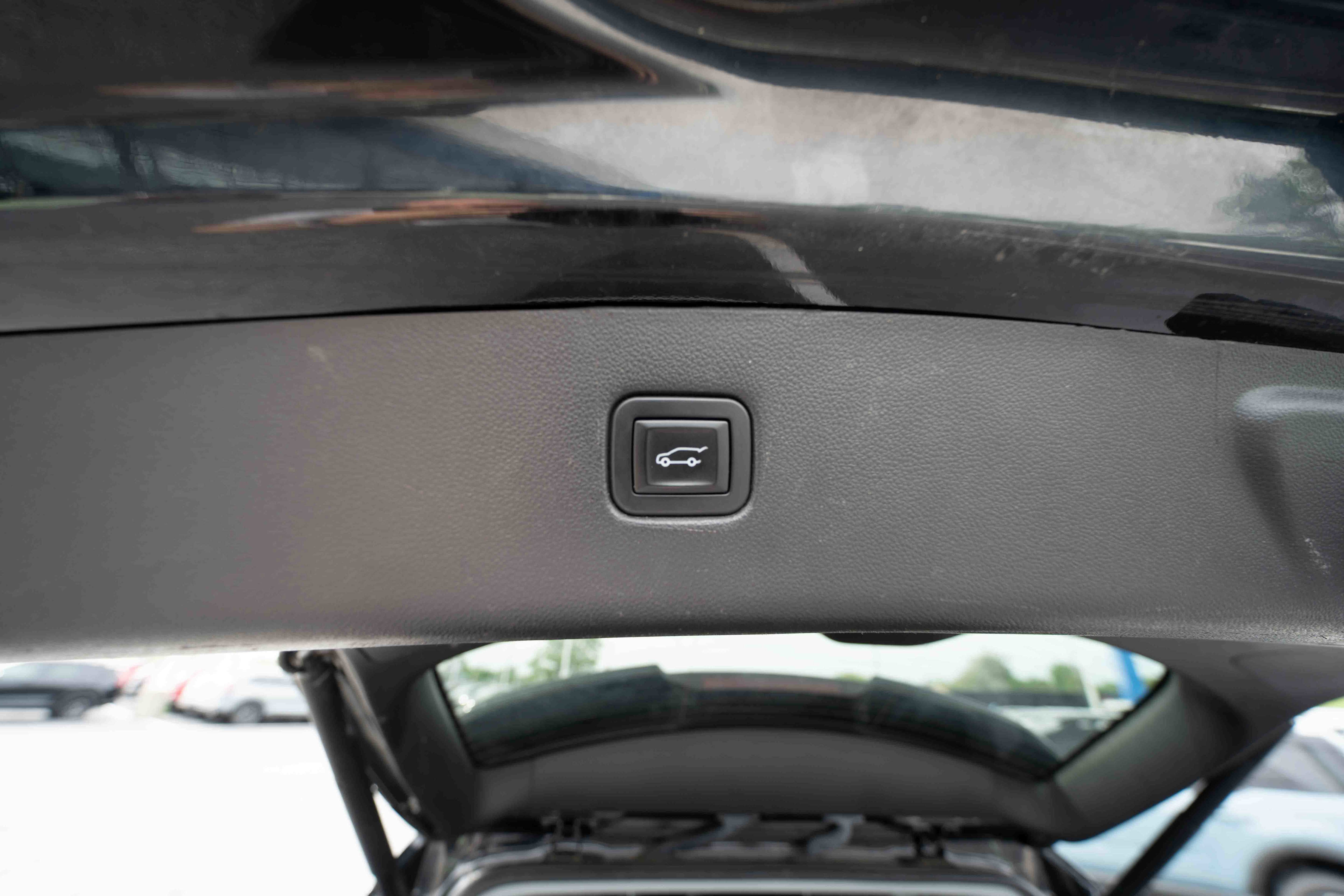 Used 2019 Chevrolet Blazer LT FWD image 29
