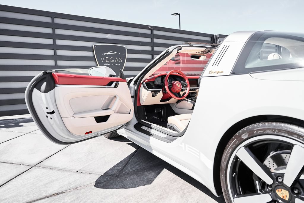 Used 2021 Porsche 911 AWD/4WD image 30
