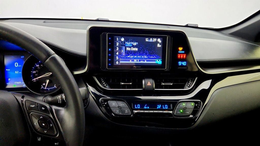 Used 2018 Toyota C-HR XLE FWD image 16