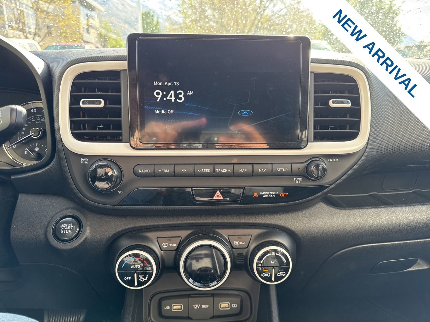 Used 2022 Hyundai Venue Limited image 24