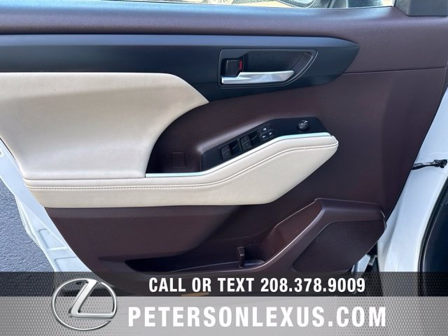 Used 2020 Toyota Highlander XLE AWD/4WD image 24