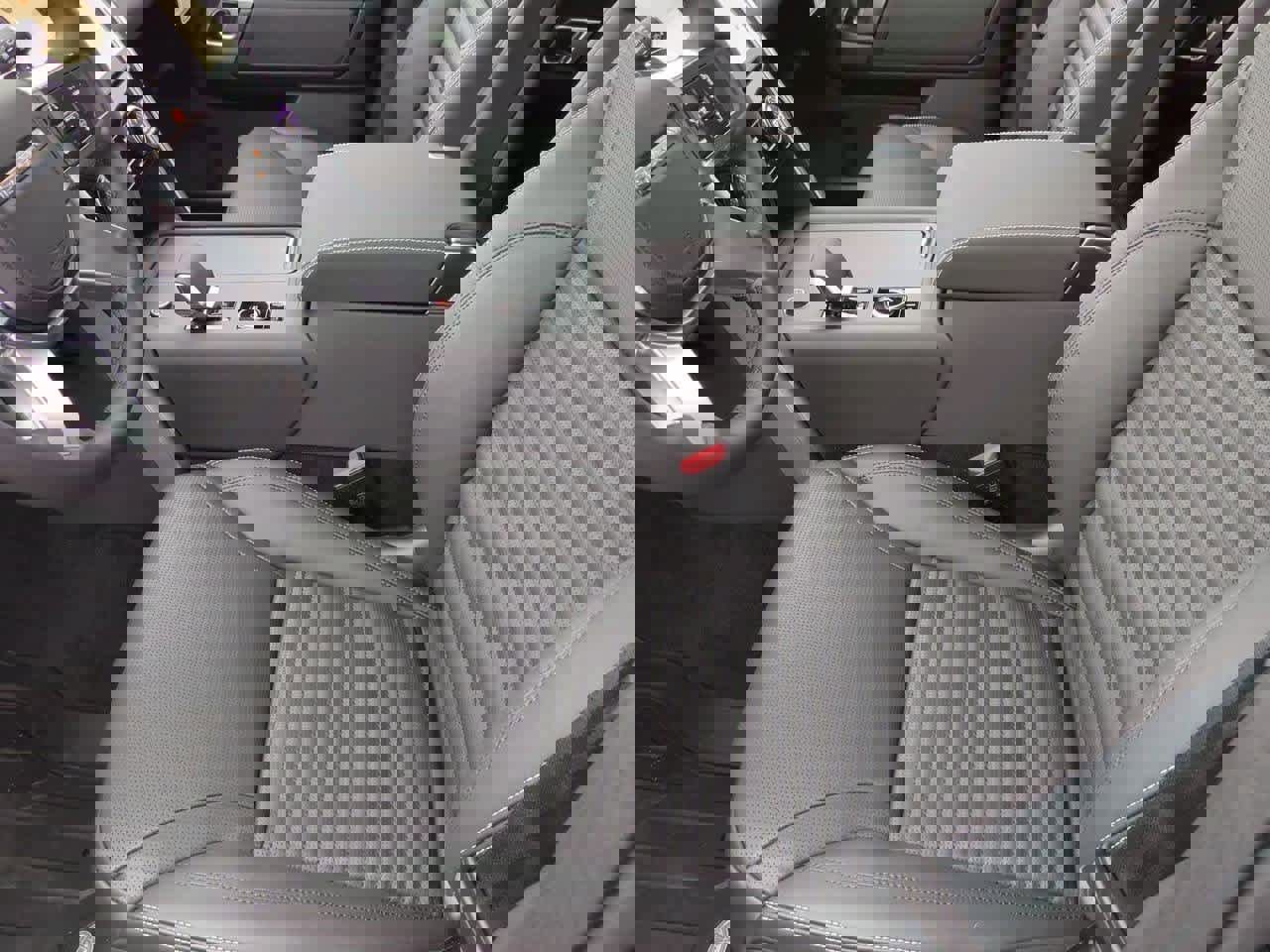 New 2026 Land Rover Discovery Limited Edition image 16