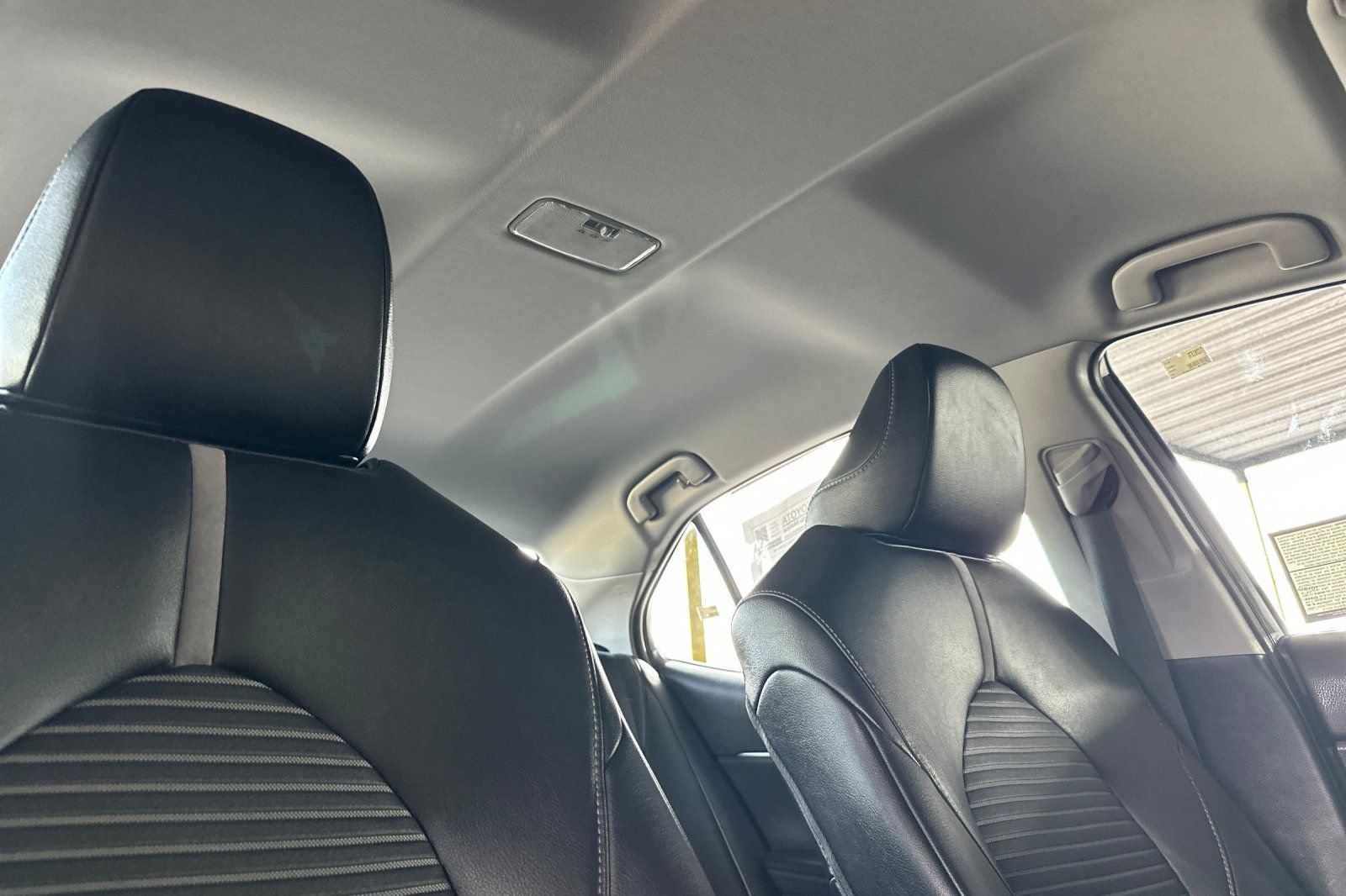 Used 2018 Toyota Camry SE FWD image 17