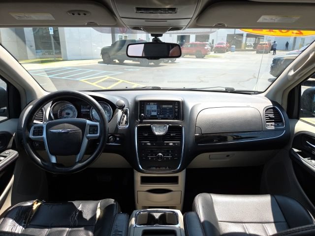 Used 2012 Chrysler Town & Country Touring-L w/ Driver Convenience Group FWD image 22