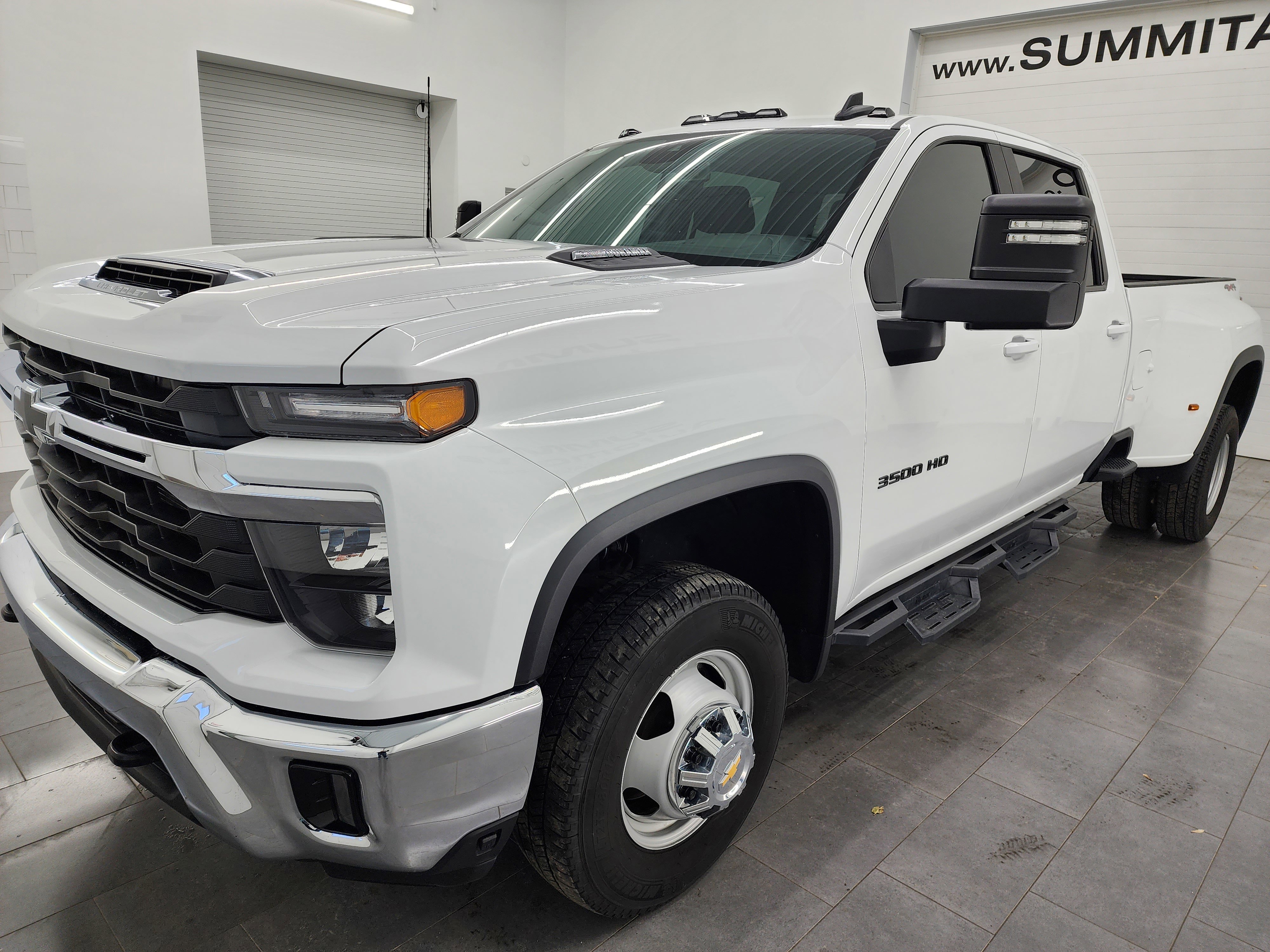 Used 2024 Chevrolet Silverado 3500 LT w/ Convenience Package image 7