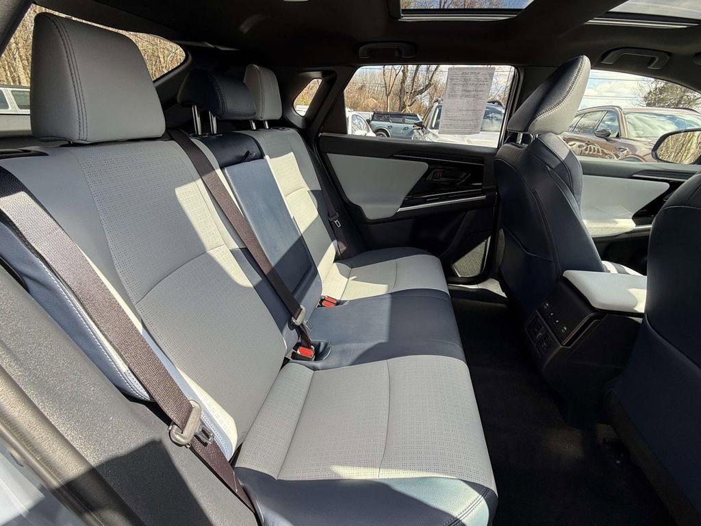 Used 2025 Subaru Solterra Touring image 10
