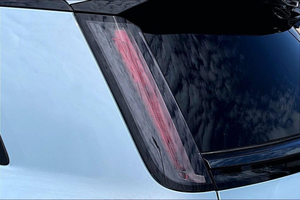 Certified 2026 Cadillac Vistiq Premium Luxury w/ LPO, Floor Liner Package AWD/4WD image 23