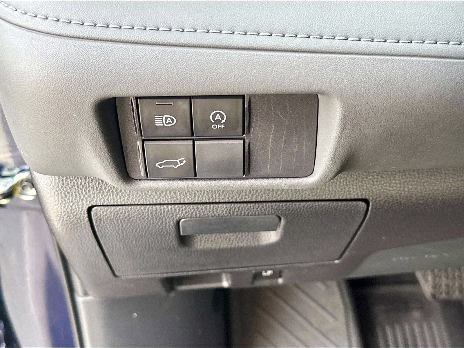 Used 2023 Toyota Highlander LE FWD image 23