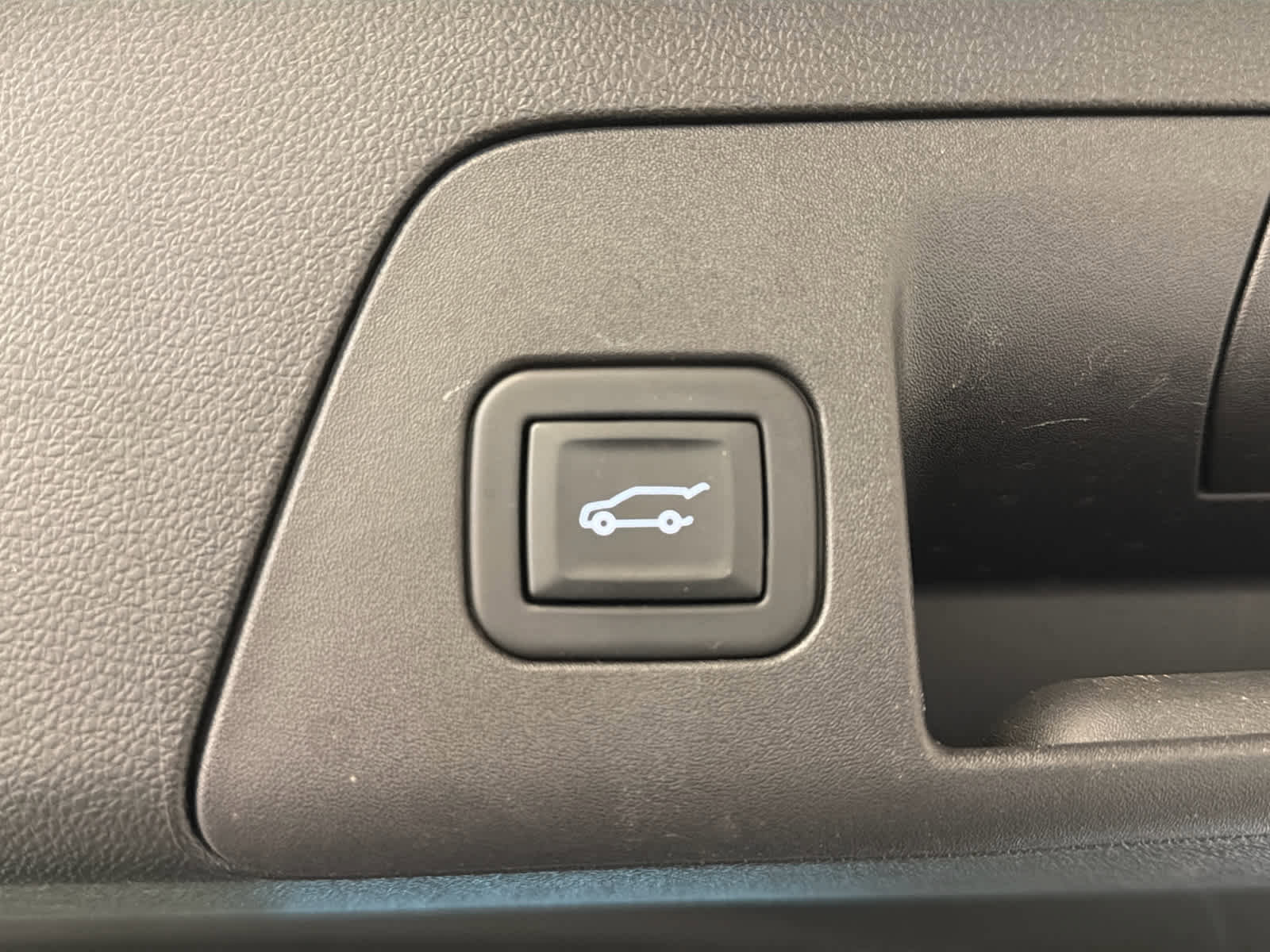Used 2023 Buick Envision Essence image 9