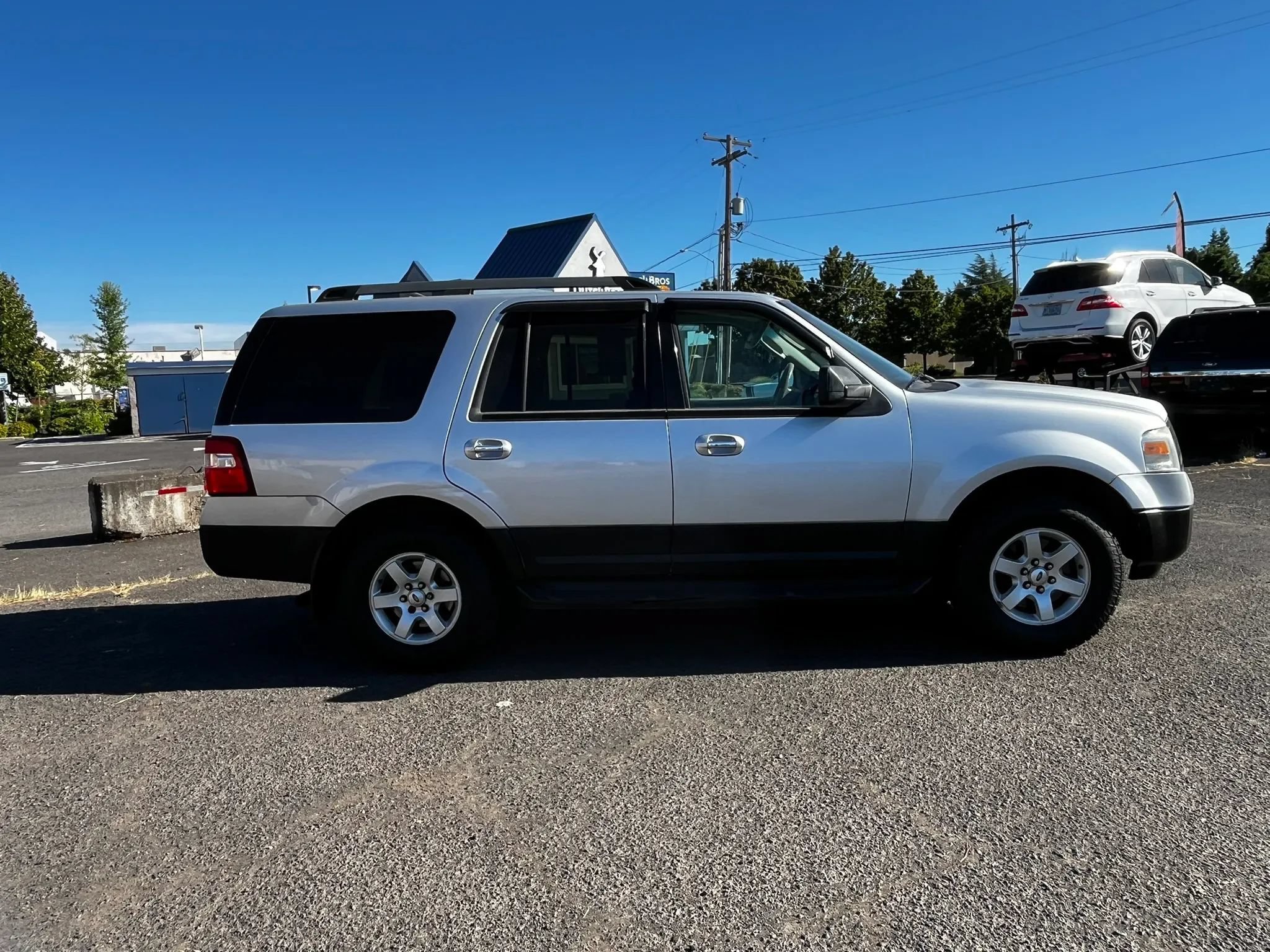 Used 2011 Ford Expedition XL w/ HD Trailer Tow Pkg AWD/4WD image 2