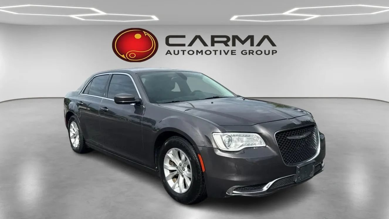 Used 2015 Chrysler 300 Limited RWD image 7