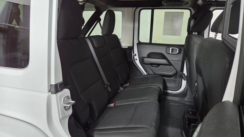 Used 2020 Jeep Wrangler Unlimited Sahara w/ LED Lighting Group image 27