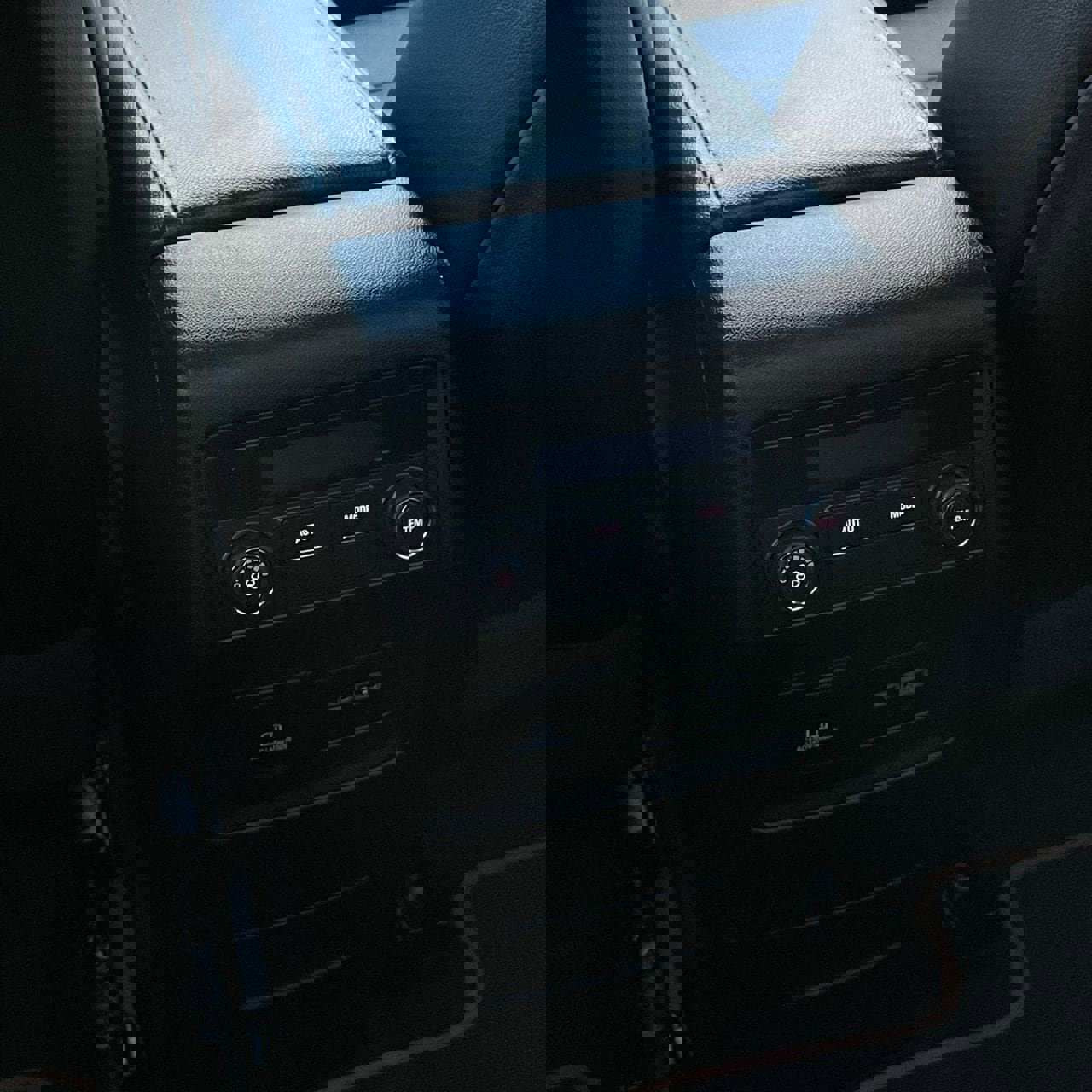 Used 2023 GMC Acadia AT4 image 25