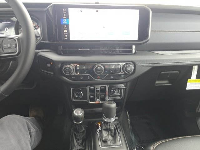 New 2026 Jeep Gladiator Sport AWD/4WD image 22