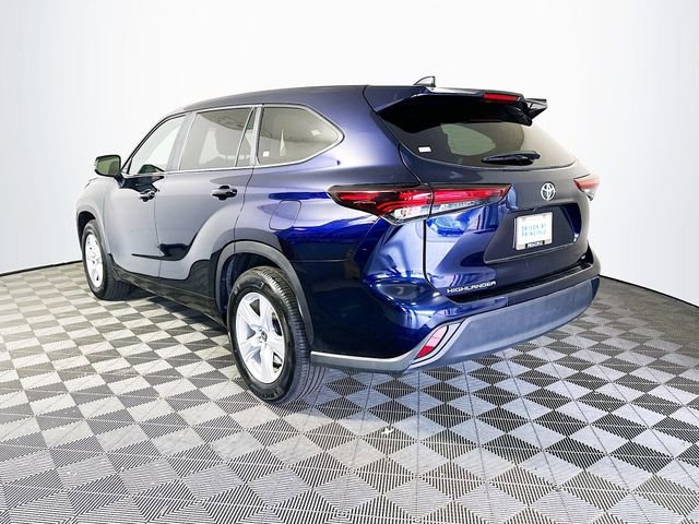 Certified 2025 Toyota Highlander LE image 6