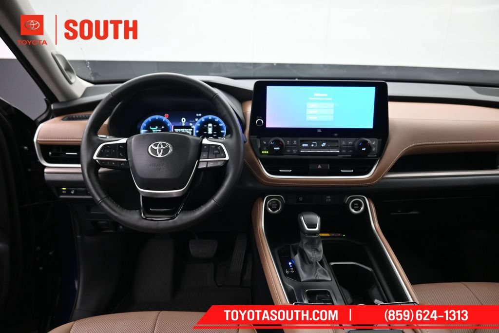 Certified 2025 Toyota Grand Highlander AWD image 11