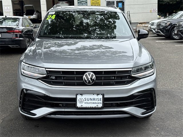 Used 2024 Volkswagen Tiguan SE R-Line image 4