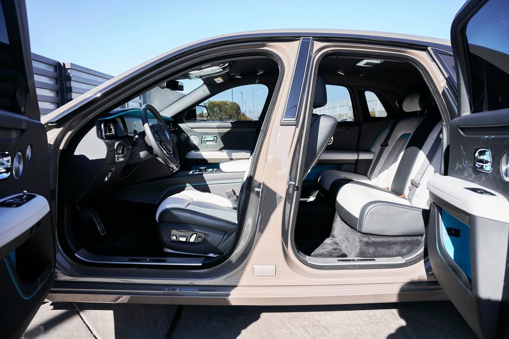 Used 2025 Rolls-Royce Ghost AWD/4WD image 33
