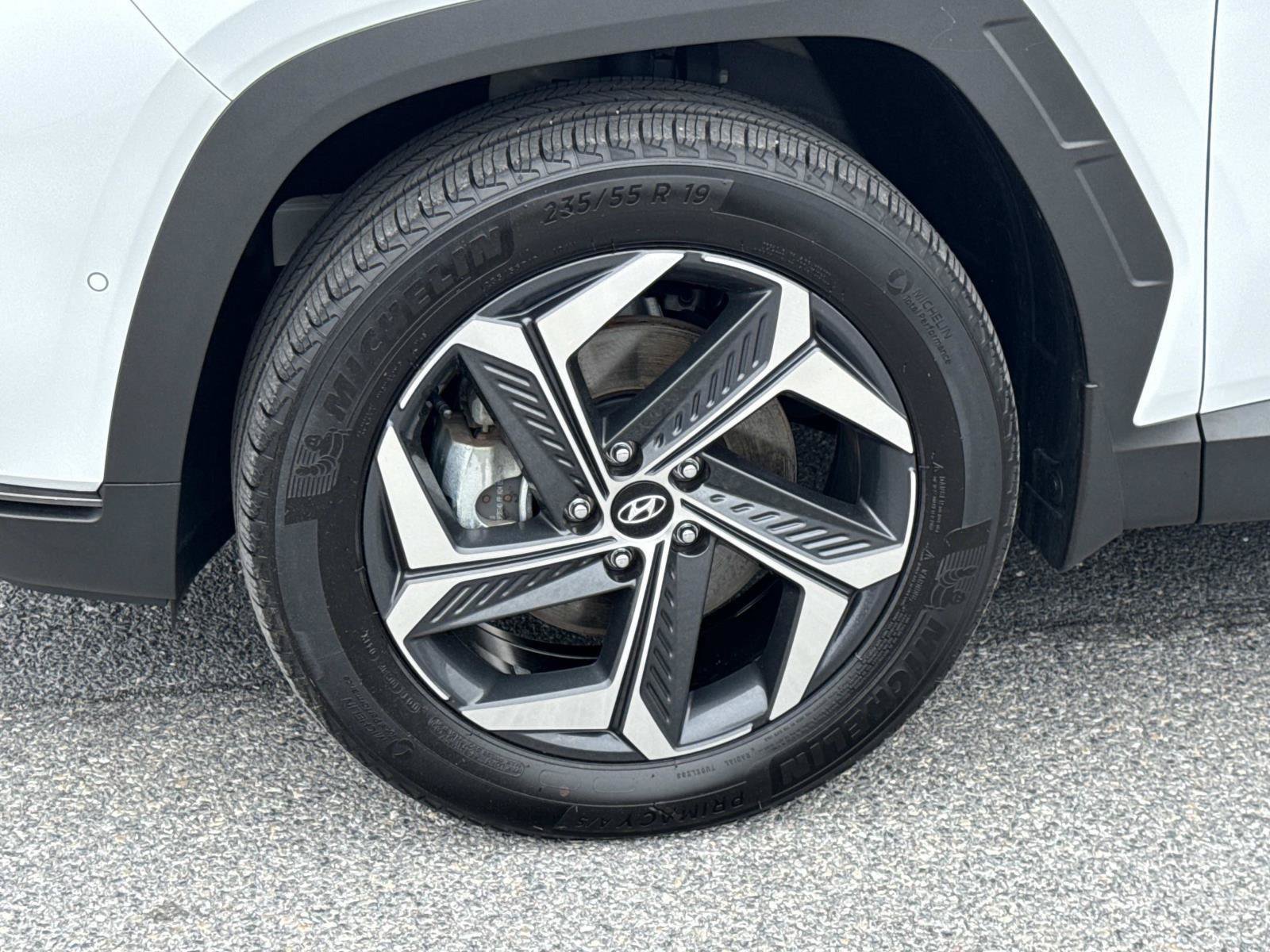 Certified 2024 Hyundai Tucson Limited AWD/4WD image 30