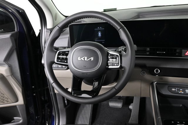 New 2026 Kia Carnival EX image 3