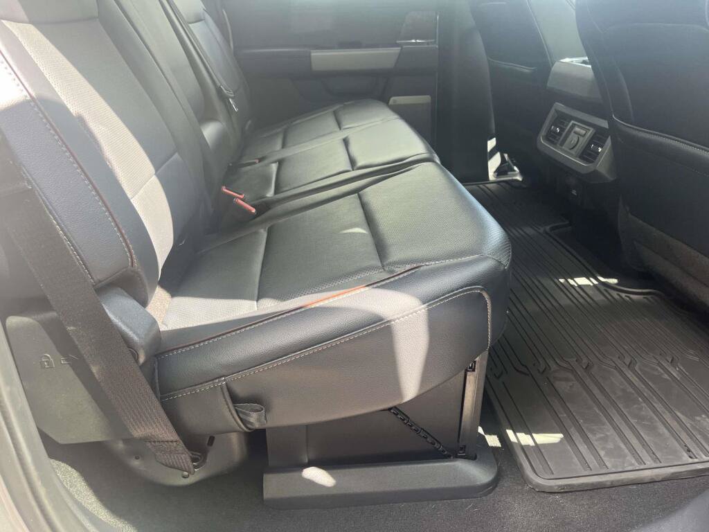 Used 2024 Ford F350 Lariat w/ Lariat Ultimate Package AWD/4WD image 19