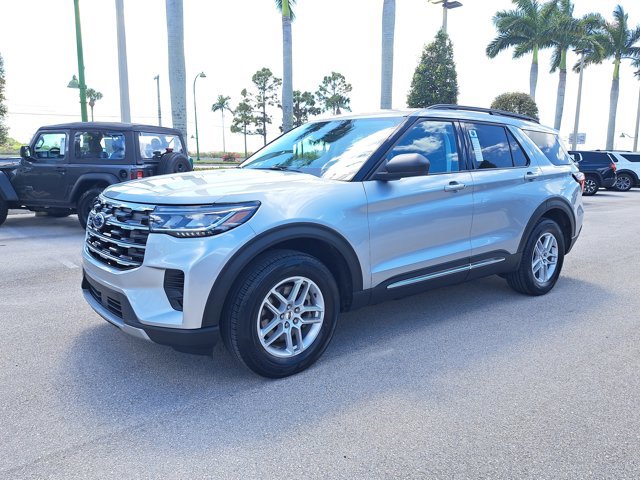 Certified 2025 Ford Explorer Active AWD/4WD image 4