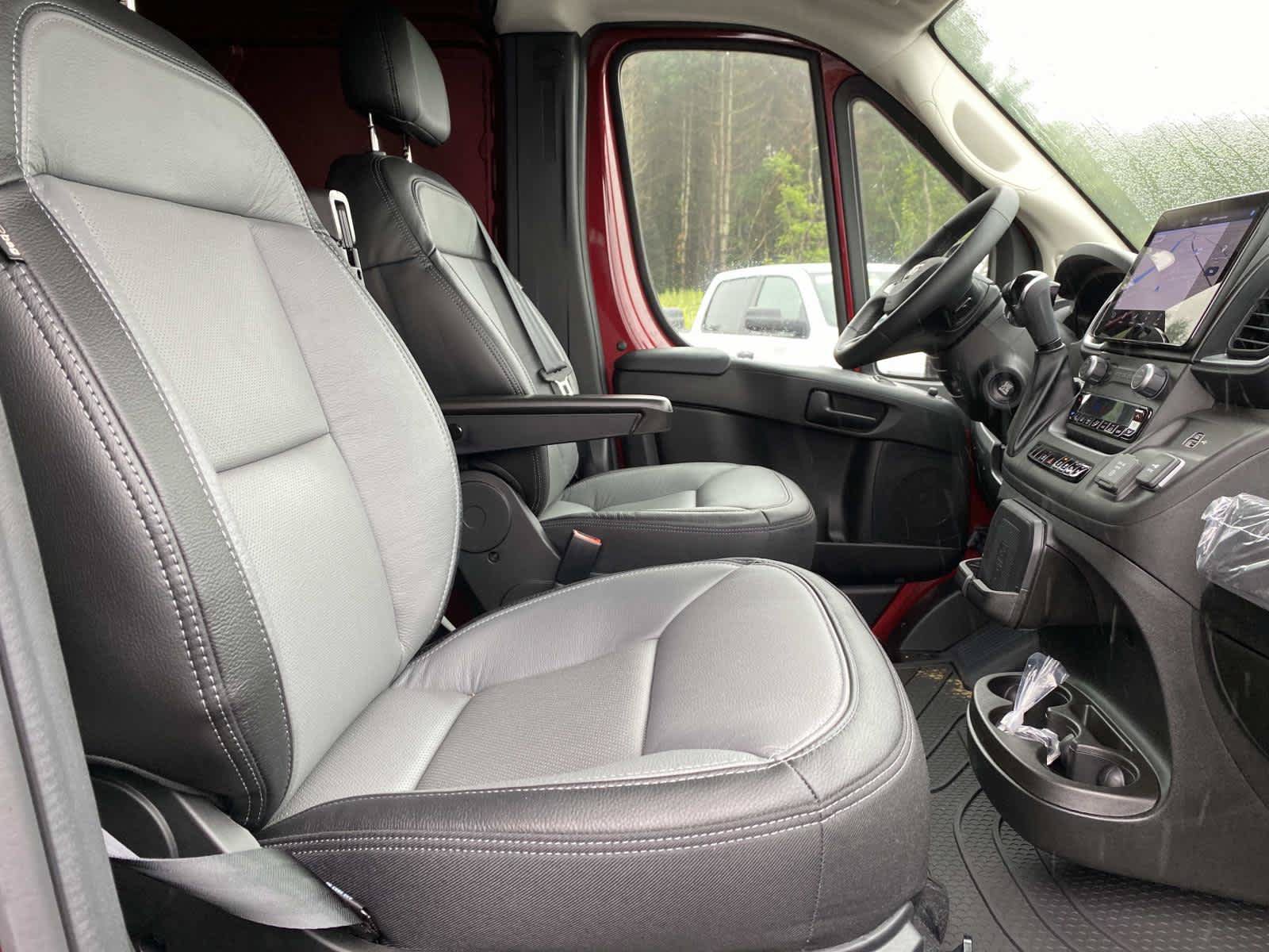 Used 2025 RAM ProMaster 3500 w/ Quick Order Package 22H SLT+ FWD image 21