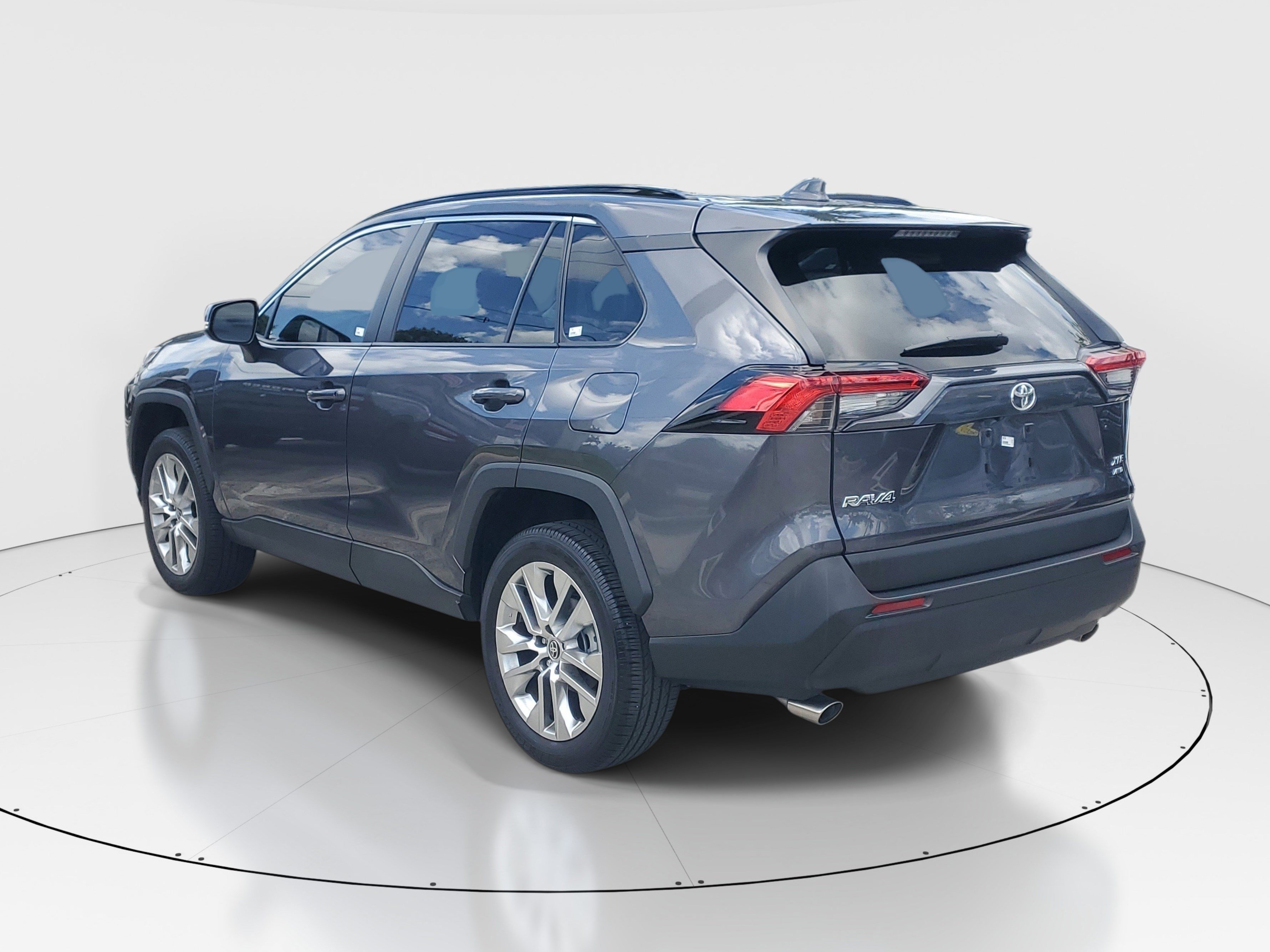Used 2025 Toyota RAV4 XLE Premium w/ Weather Package AWD/4WD image 5