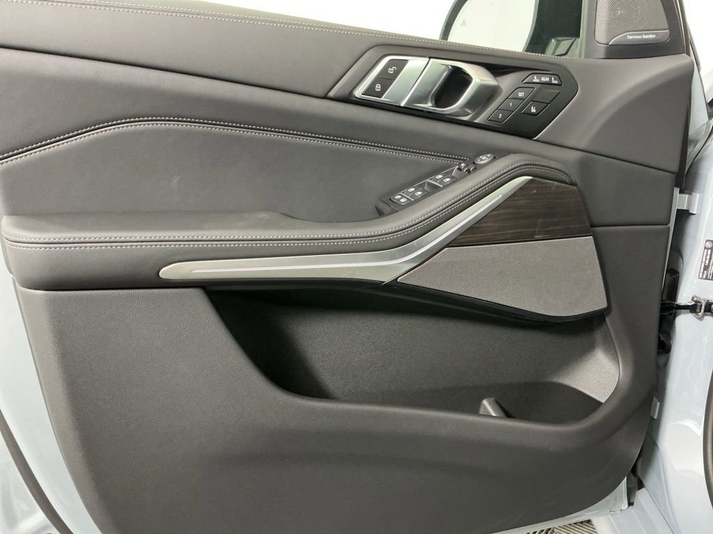 Used 2026 BMW X7 xDrive40i w/ M Sport Package image 21