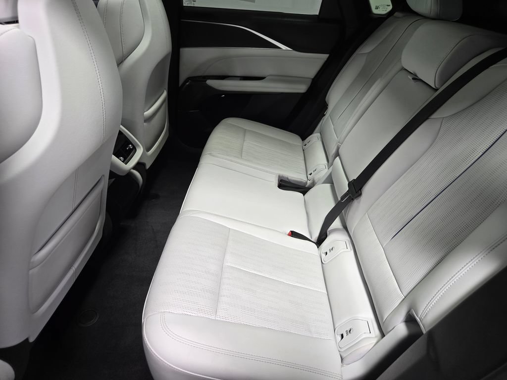 Used 2024 Cadillac Lyriq Luxury AWD/4WD image 33
