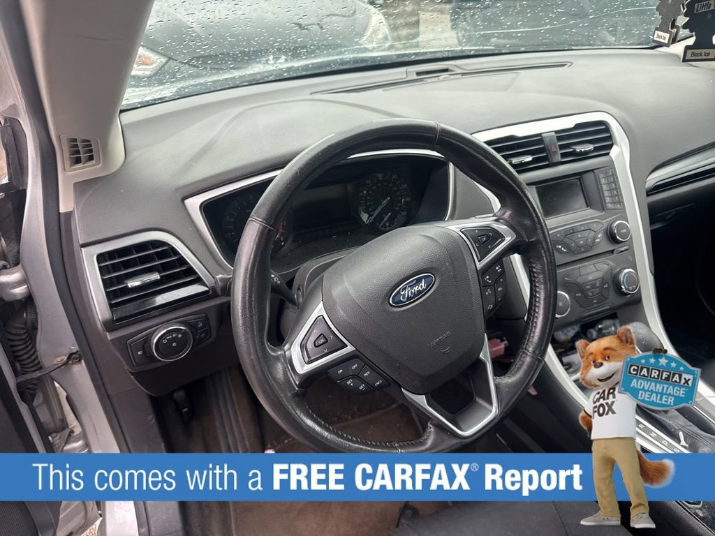 Used 2015 Ford Fusion SE w/ Equipment Group 201A FWD image 2