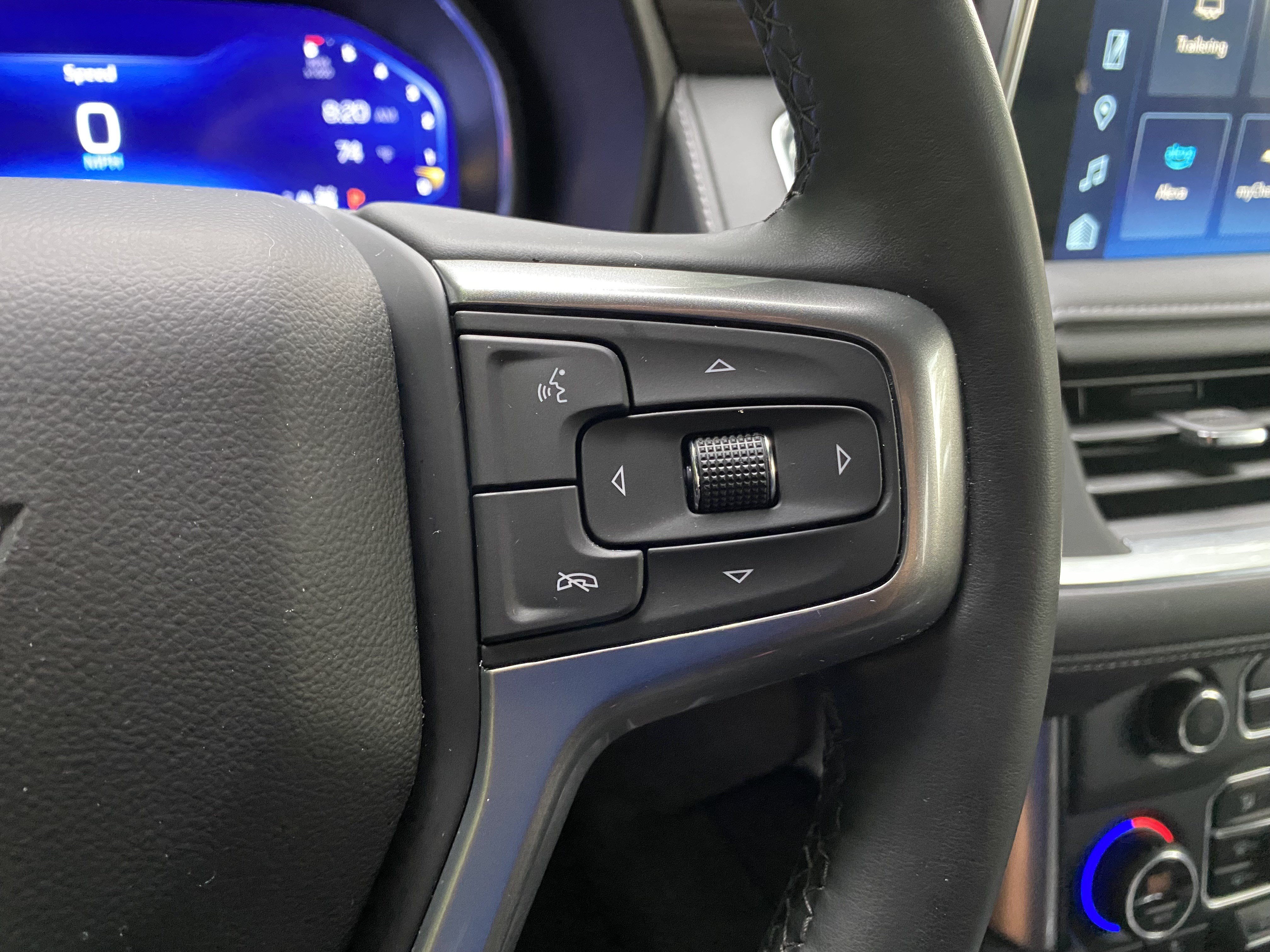 Used 2024 Chevrolet Suburban Z71 w/ Z71 Off-Road Package AWD/4WD image 21
