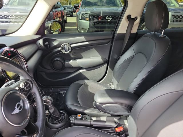 Used 2017 MINI Cooper 4-Door Hardtop image 11
