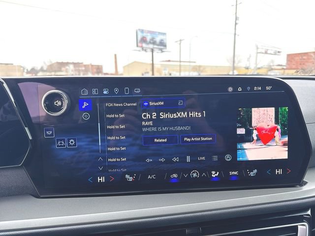 Certified 2025 Chevrolet Traverse LT w/ Driver Confidence Package image 13