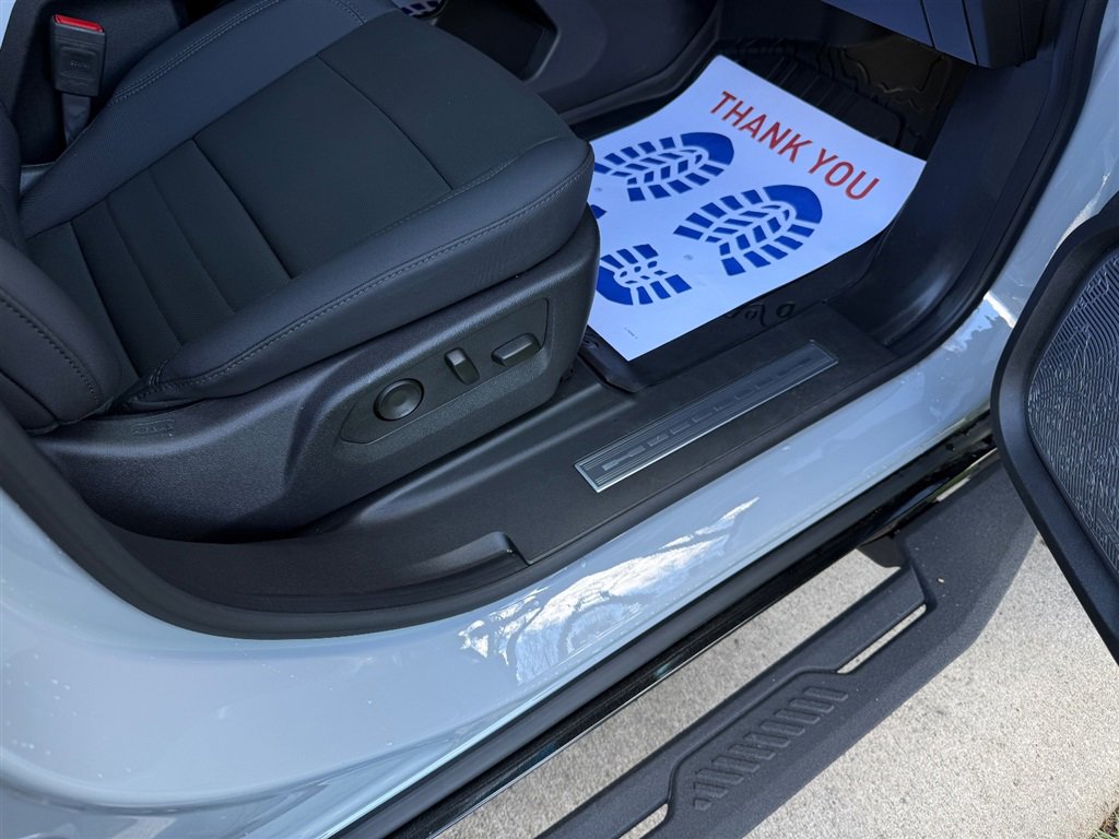 Used 2024 GMC Hummer EV 3X w/ LPO, Illumination Package image 71