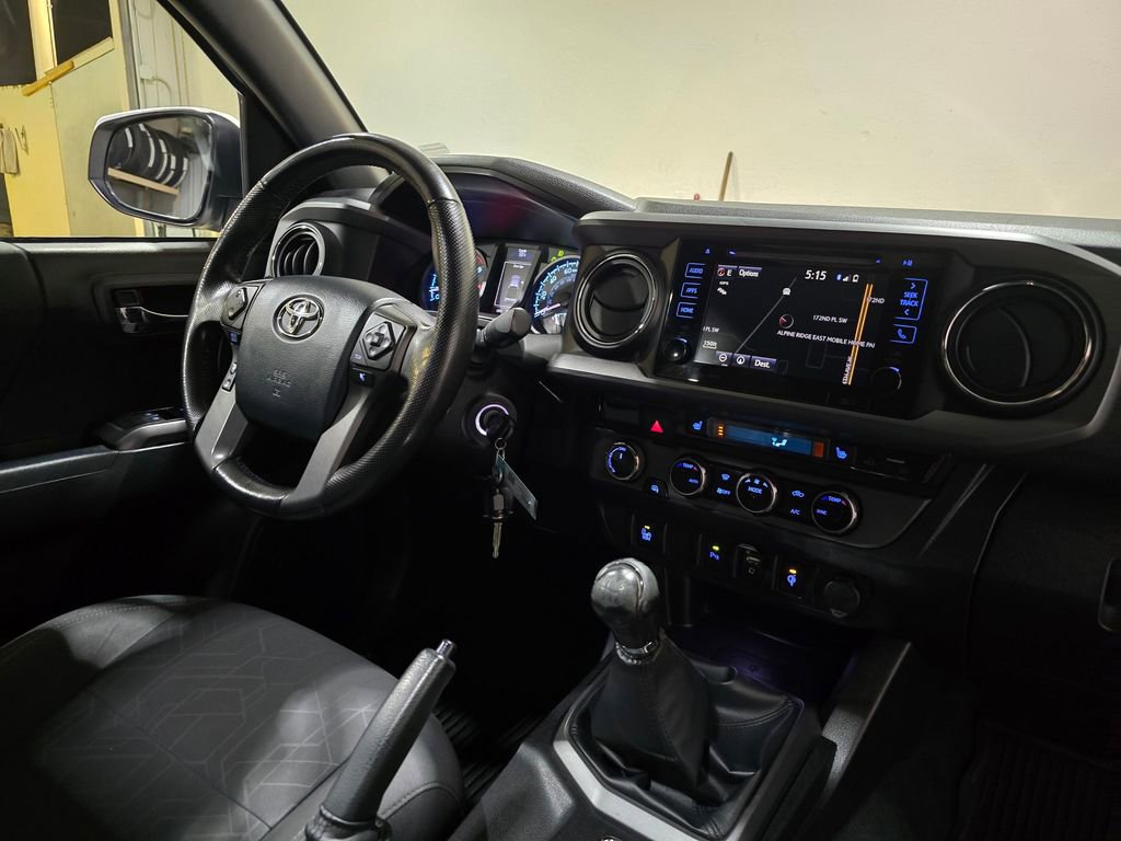 Used 2016 Toyota Tacoma TRD Off-Road image 31
