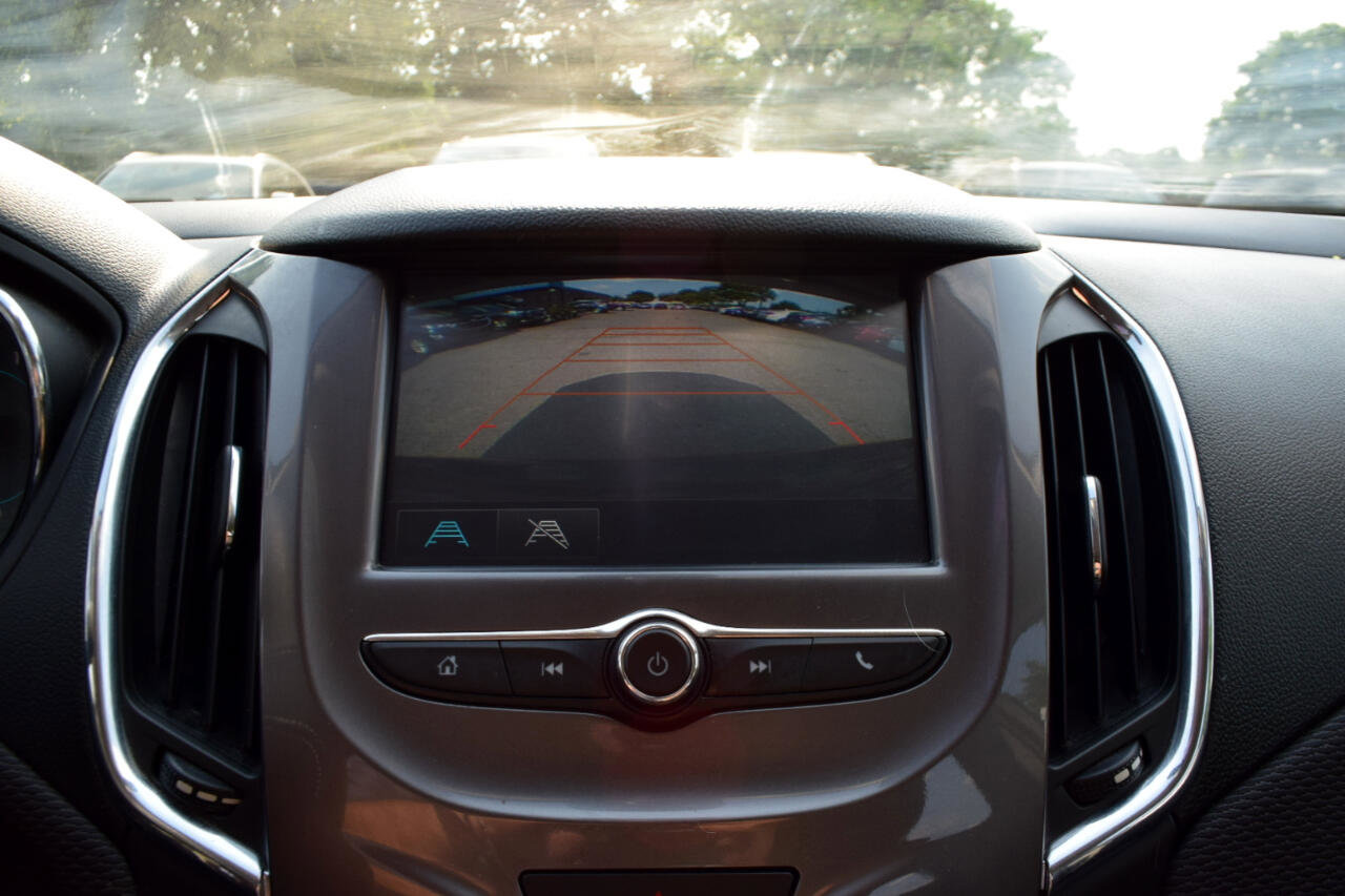 Used 2017 Chevrolet Cruze LT image 18